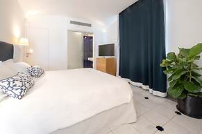 Luxury Apartment with Penthouse and Pool