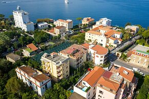Luxury Apartment with Penthouse and Pool