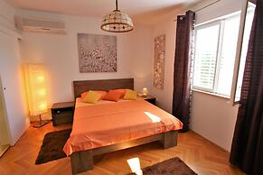 Apartment Garden M&M