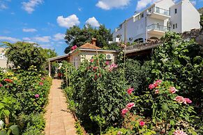 Apartment Garden M&M