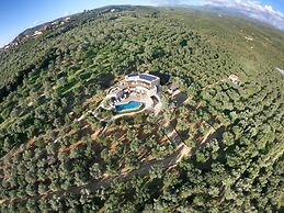 Captivating 5br Pool Villa Close Navarino Golf