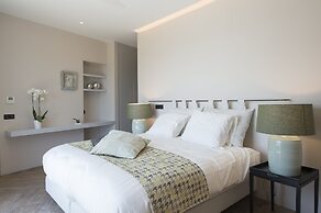 Captivating 5br Pool Villa Close Navarino Golf