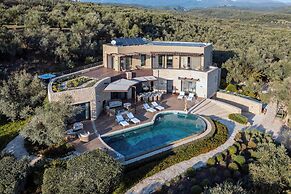Captivating 5br Pool Villa Close Navarino Golf