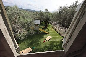 Captivating 5br Pool Villa Close Navarino Golf