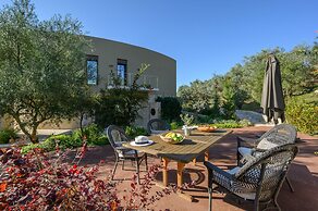 Captivating 5br Pool Villa Close Navarino Golf