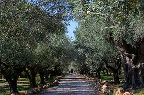 Captivating 5br Pool Villa Close Navarino Golf