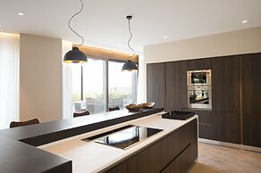 Captivating 5br Pool Villa Close Navarino Golf