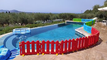 Captivating 5br Pool Villa Close Navarino Golf