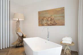 Captivating 5br Pool Villa Close Navarino Golf