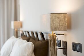 Captivating 5br Pool Villa Close Navarino Golf