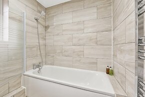 Rochfords Serviced House with 5 Bedrooms