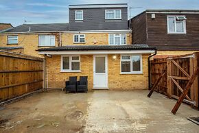 Rochfords Serviced House with 5 Bedrooms