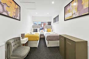 Rochfords Serviced House with 5 Bedrooms