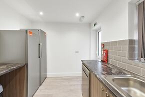 Rochfords Serviced House with 5 Bedrooms