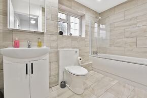 Rochfords Serviced House with 5 Bedrooms