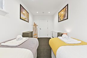 Rochfords Serviced House with 5 Bedrooms