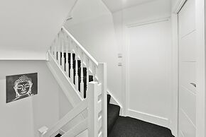 Rochfords Serviced House with 5 Bedrooms