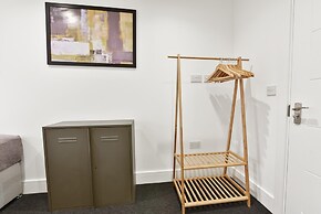 Rochfords Serviced House with 5 Bedrooms