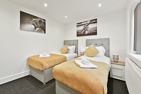 Rochfords Serviced House with 5 Bedrooms