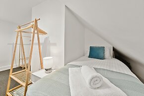 Rochfords Serviced House with 5 Bedrooms