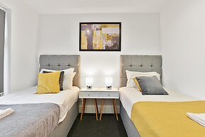 Rochfords Serviced House with 5 Bedrooms