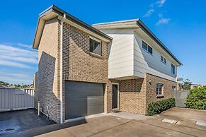 Newcastle Short Stay Apartments - Adamstown Townhouses