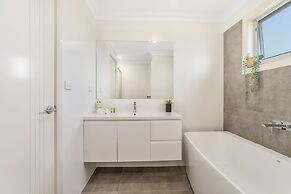 Newcastle Short Stay Apartments - Adamstown Townhouses