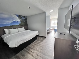 Clarion Pointe on the lake Clarksville-South Hill West