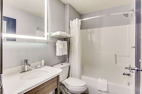 Clarion Pointe on the lake Clarksville-South Hill West