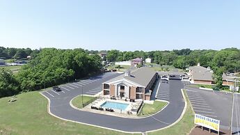 Clarion Pointe on the lake Clarksville-South Hill West