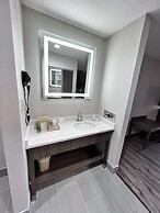 Clarion Pointe on the lake Clarksville-South Hill West