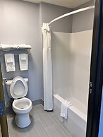 Clarion Pointe on the lake Clarksville-South Hill West