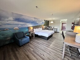 Clarion Pointe on the lake Clarksville-South Hill West