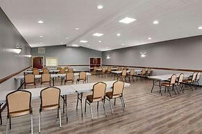 Clarion Pointe on the lake Clarksville-South Hill West