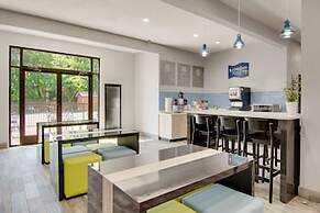 Clarion Pointe on the lake Clarksville-South Hill West