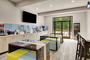 Clarion Pointe on the lake Clarksville-South Hill West