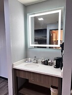 Clarion Pointe on the lake Clarksville-South Hill West