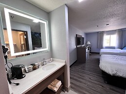 Clarion Pointe on the lake Clarksville-South Hill West