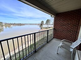 Clarion Pointe on the lake Clarksville-South Hill West