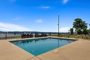 Clarion Pointe on the lake Clarksville-South Hill West
