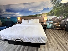 Clarion Pointe on the lake Clarksville-South Hill West