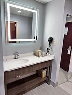 Clarion Pointe on the lake Clarksville-South Hill West