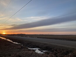 Meridian Inn & Suites Regina Airport