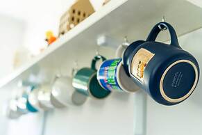 Apartment Laurel Leaf