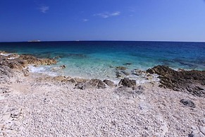 Captivating 3-bedroom Villa in Kanica