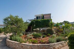 Captivating 3-bedroom Villa in Kanica