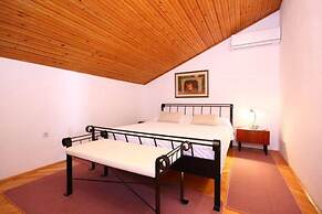 Captivating 3-bedroom Villa in Kanica