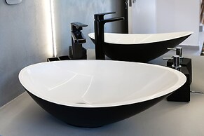 Elisa Seaside Luxury Suite Private hot Tub, Beach