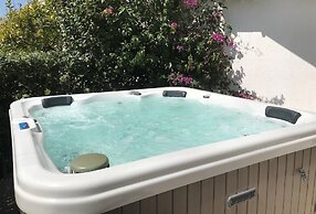 Elisa Seaside Luxury Suite Private hot Tub, Beach