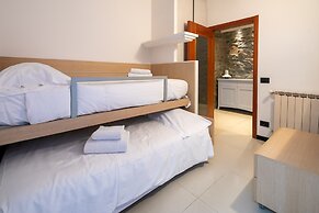 Ponte Rosso Modern by Mmega